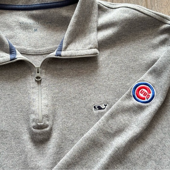 Vineyard Vines 1/4 Zip Pullover Sweatshirt Mens Size Medium Chicago Cubs - Picture 1 of 9